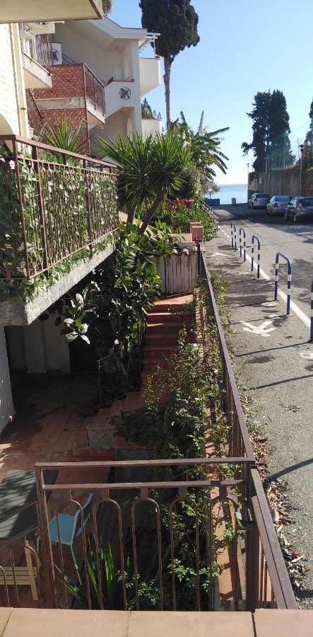 House Near The Beach Giardini Naxos Exterior foto